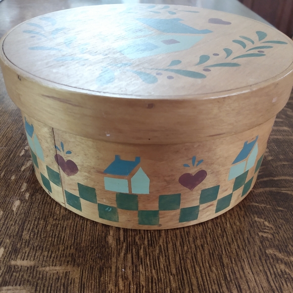 Wooden Folk Art Round Box with Lid from The Old Drum Shop - Picture 3 of 7